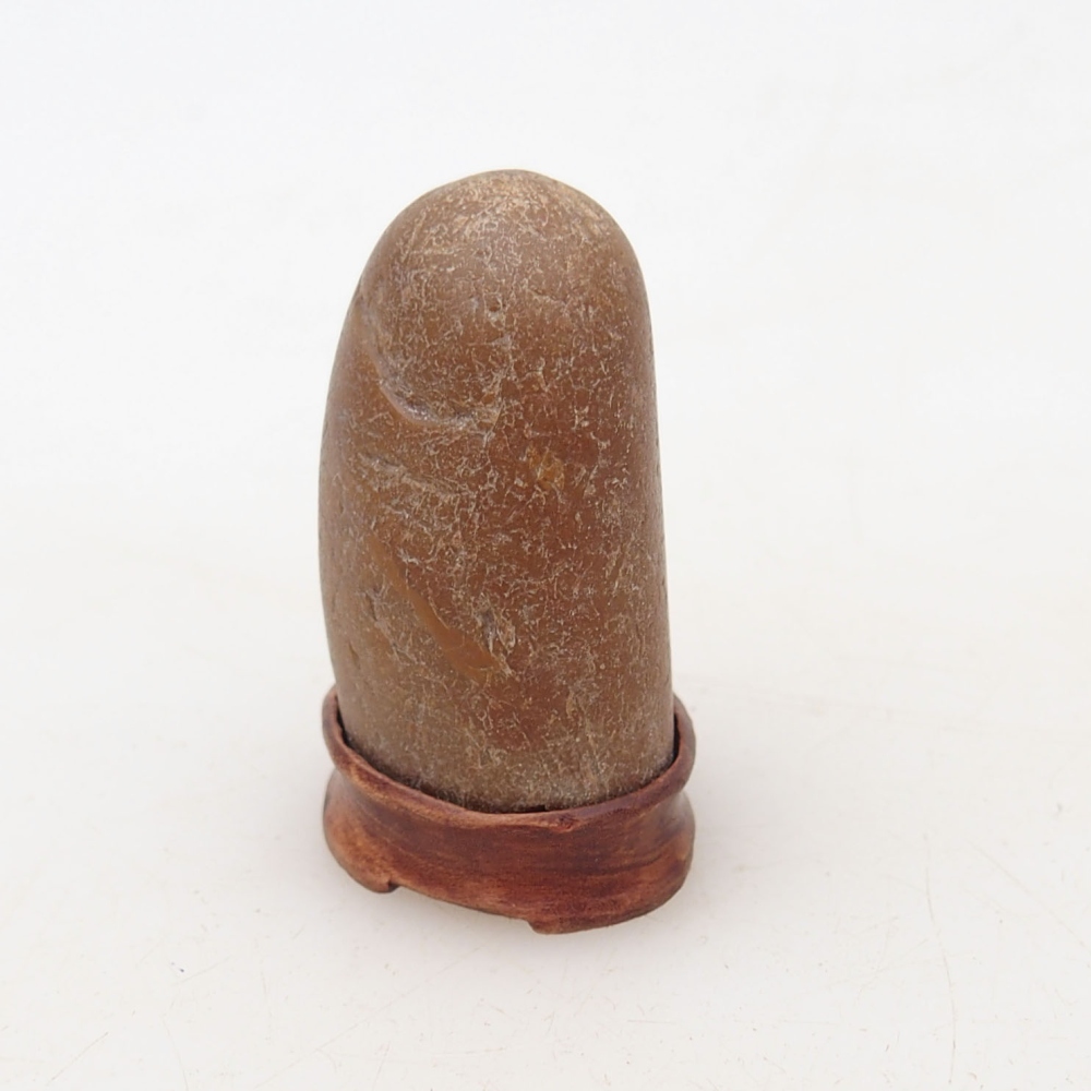 Suiseki - Pietra con DAI (base in legno)