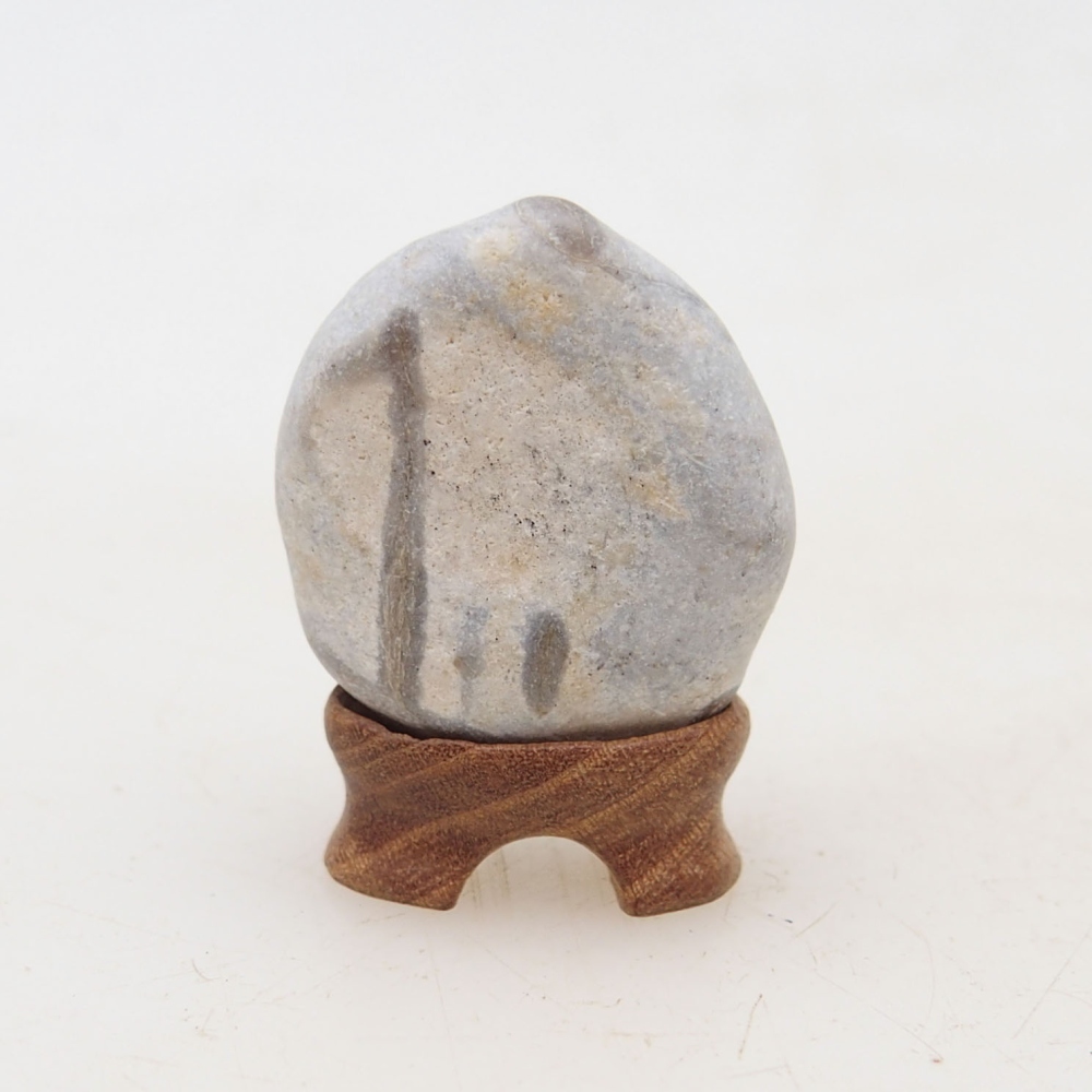 Suiseki - Pietra con DAI (base in legno)