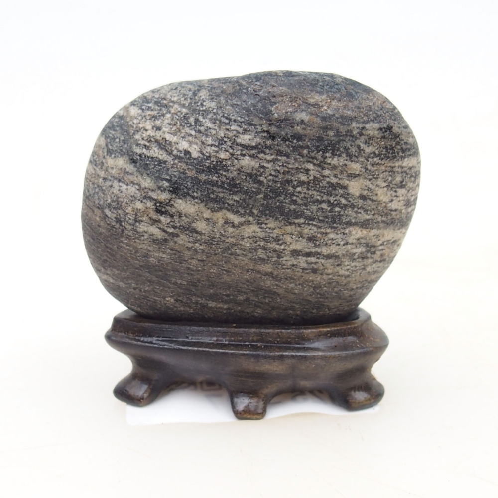 Suiseki - Pietra con DAI (base in legno)