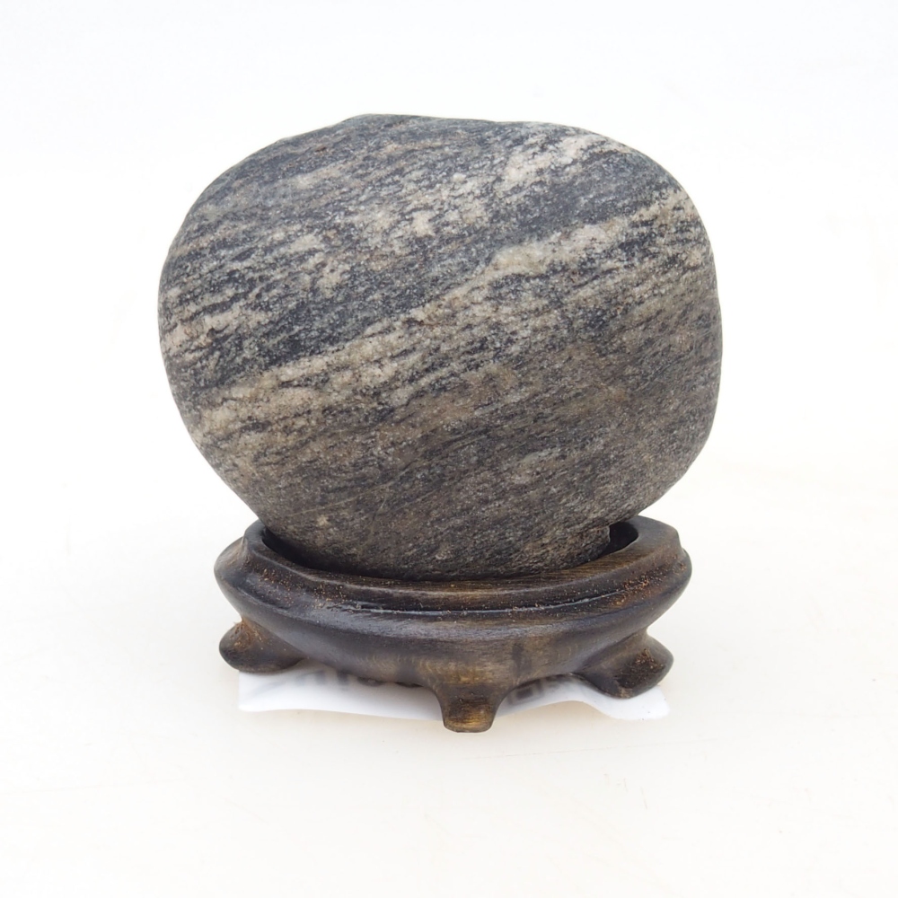 Suiseki - Pietra con DAI (base in legno)