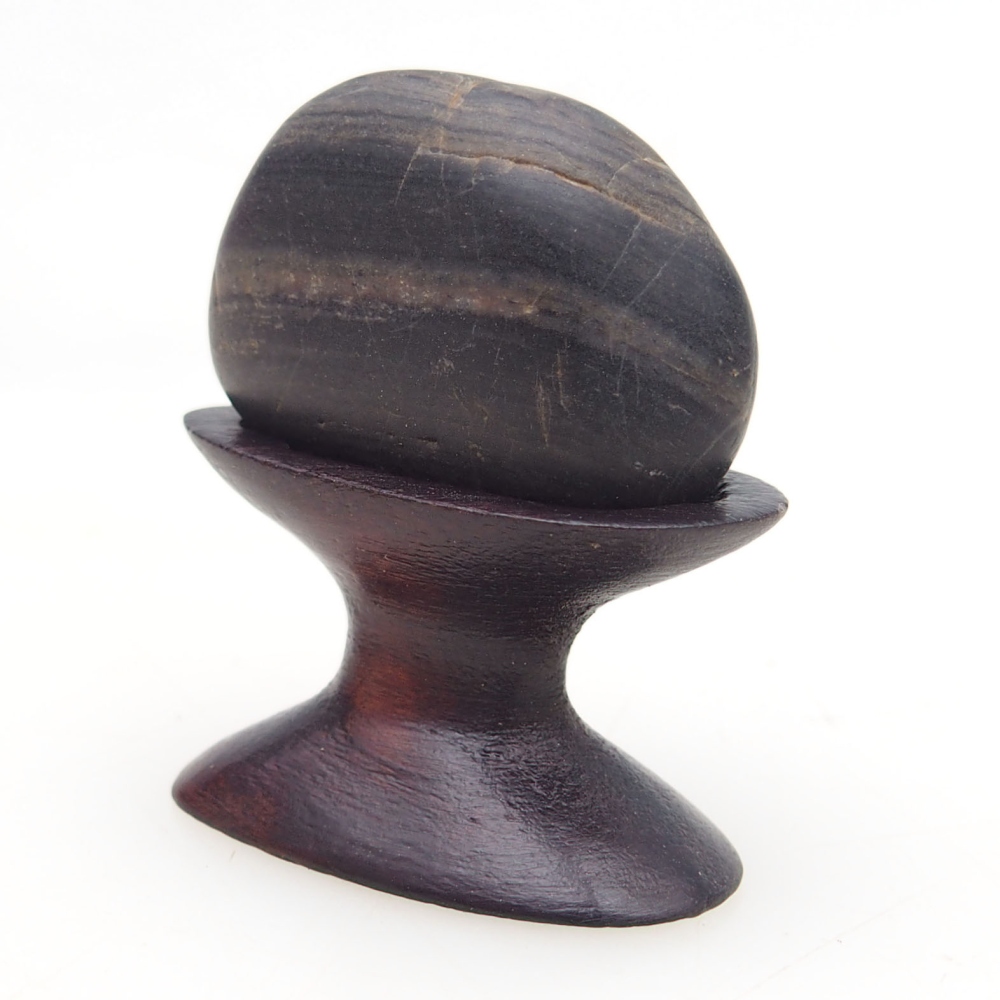 Suiseki - Pietra con DAI (base in legno)