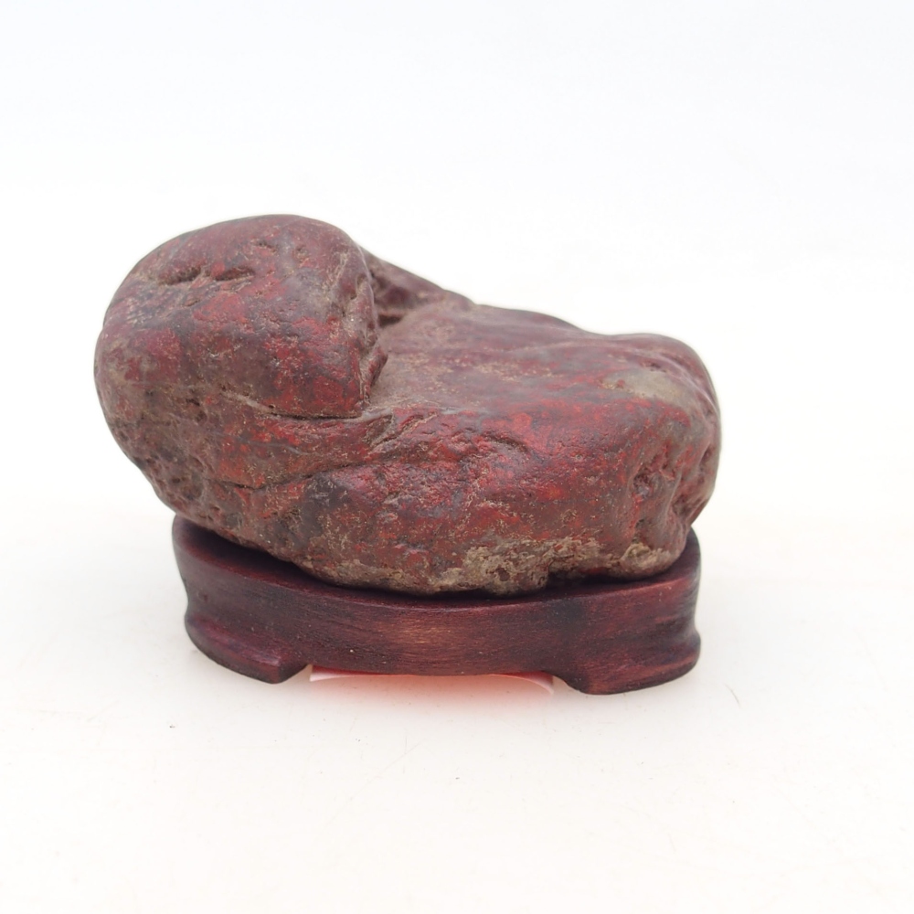 Suiseki - Pietra con DAI (base in legno)