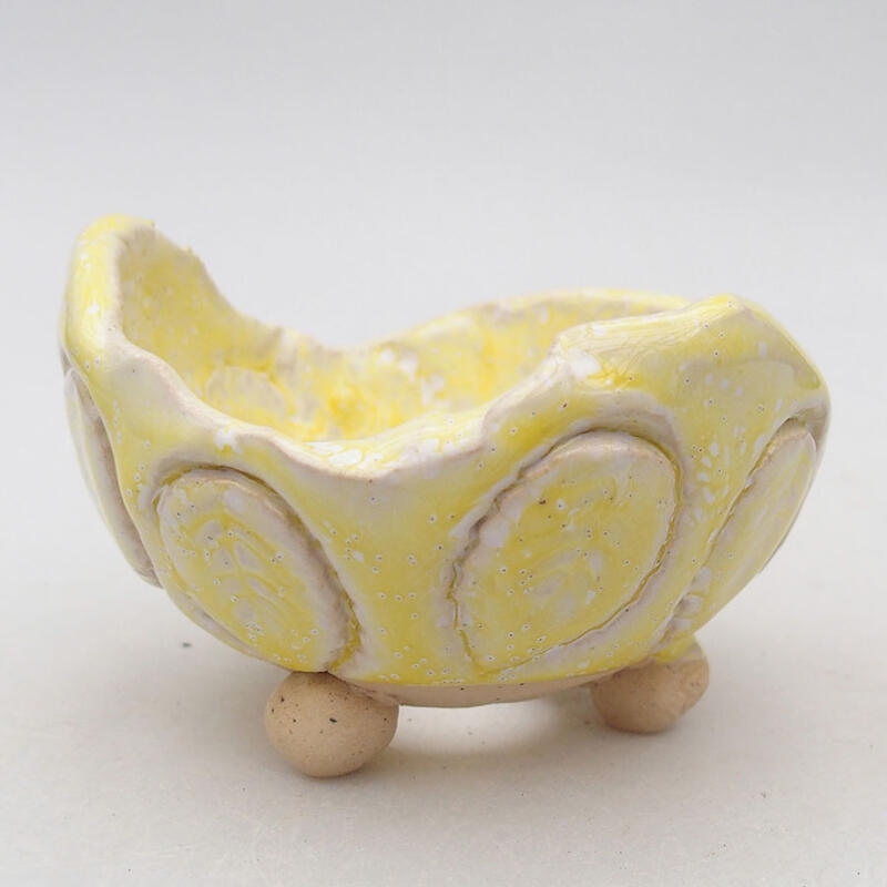 Conchiglia in ceramica 8,5 x 8,5 x 5,5 cm , colore bianco-giallo