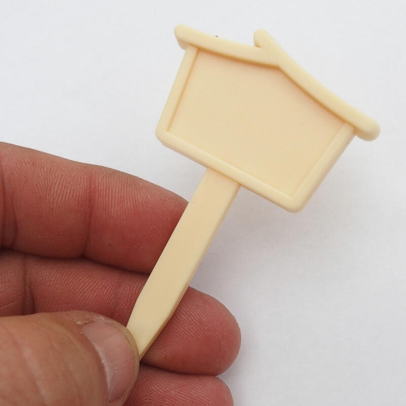 Descrizione baldacchino 7 x 4 cm