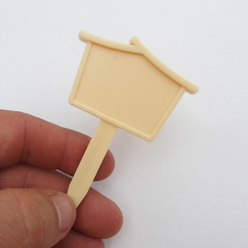 Descrizione baldacchino 8 x 5 cm