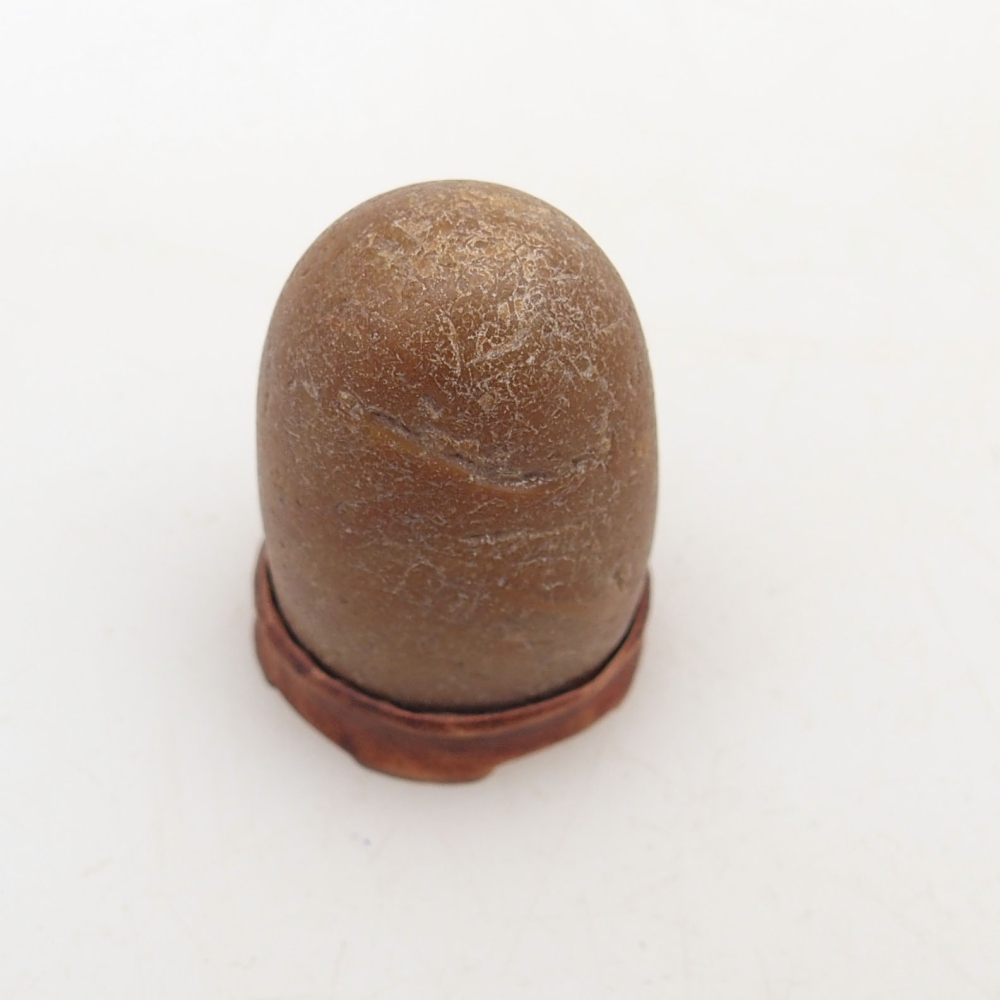 Suiseki - Pietra con DAI (base in legno)