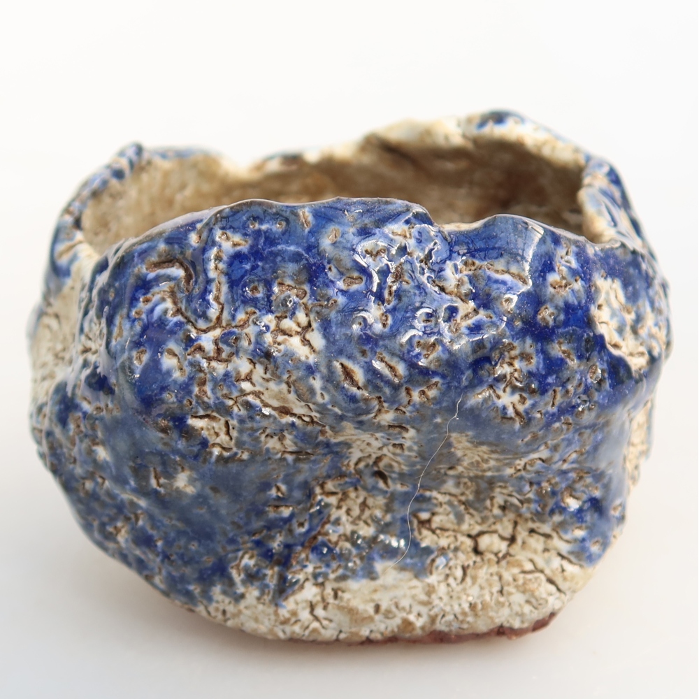 Guscio in ceramica  7,5 x 8 x 5,5 cm, colore blu e bianco